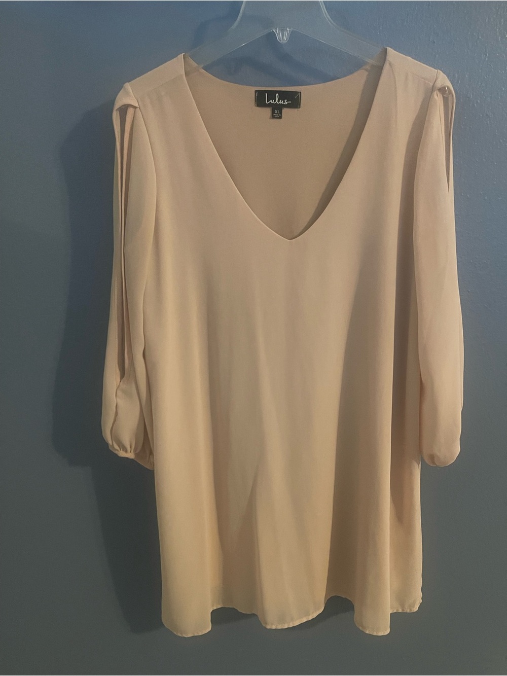 Lulu's Blush V-Neck 3/4 Sleeve Blouse